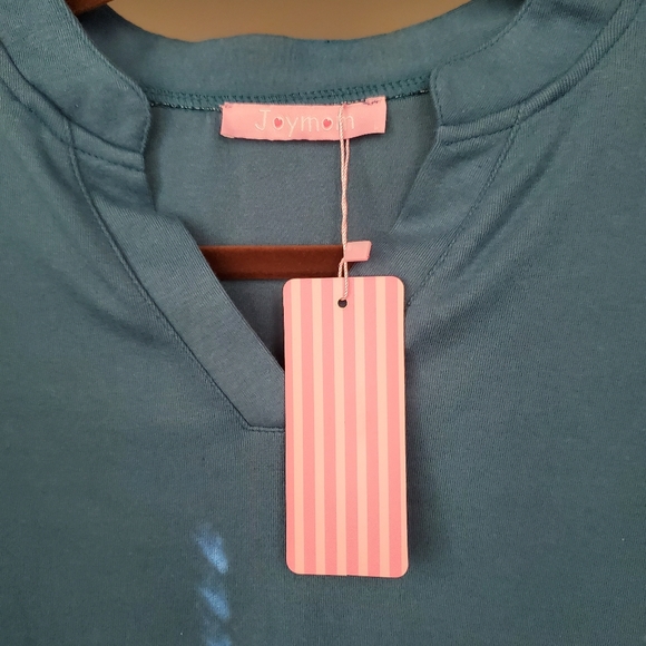 Joymom Nursing adjustable sleeve top - Picture 2 of 3